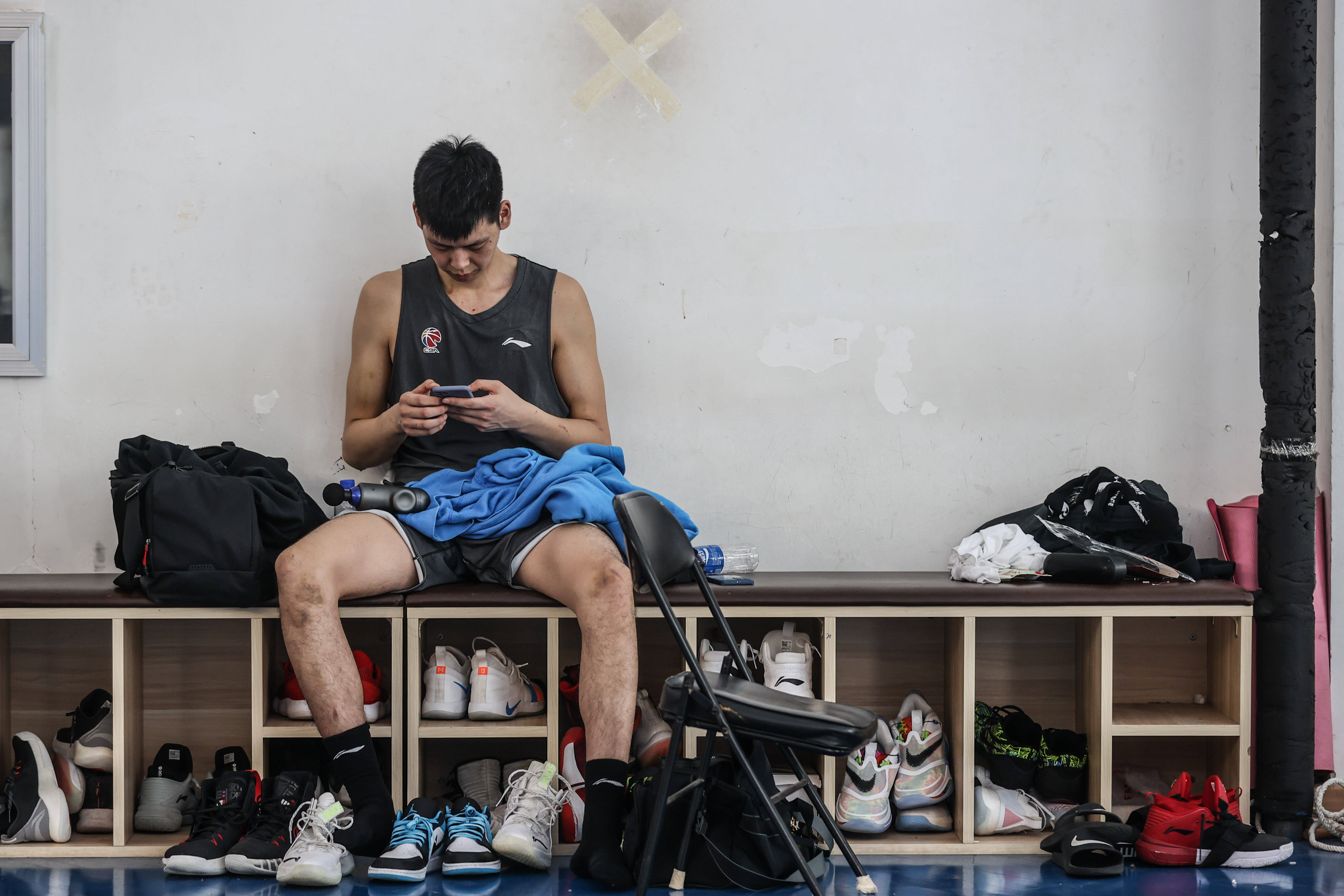 九游体育APP深圳男篮训练开放日，赛前门线救险引观众欢呼，德国杯在即，医务组通报恢复(足球训练计划及规划)