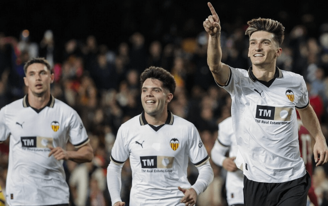 瓦伦西亚窗口期完成体检,志在西甲名次提升,更衣室稳定,身体对抗强度拉满的简单介绍 瓦伦西亚窗口期完成体检,志在西甲名次提升,更衣室稳定,身体对抗强度拉满的简单介绍