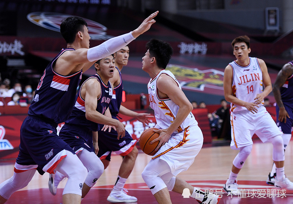 广州队内部会议纪要流出：集结日队长鼓劲，CBA常规赛使命明确，轮换策略被讨论的简单介绍