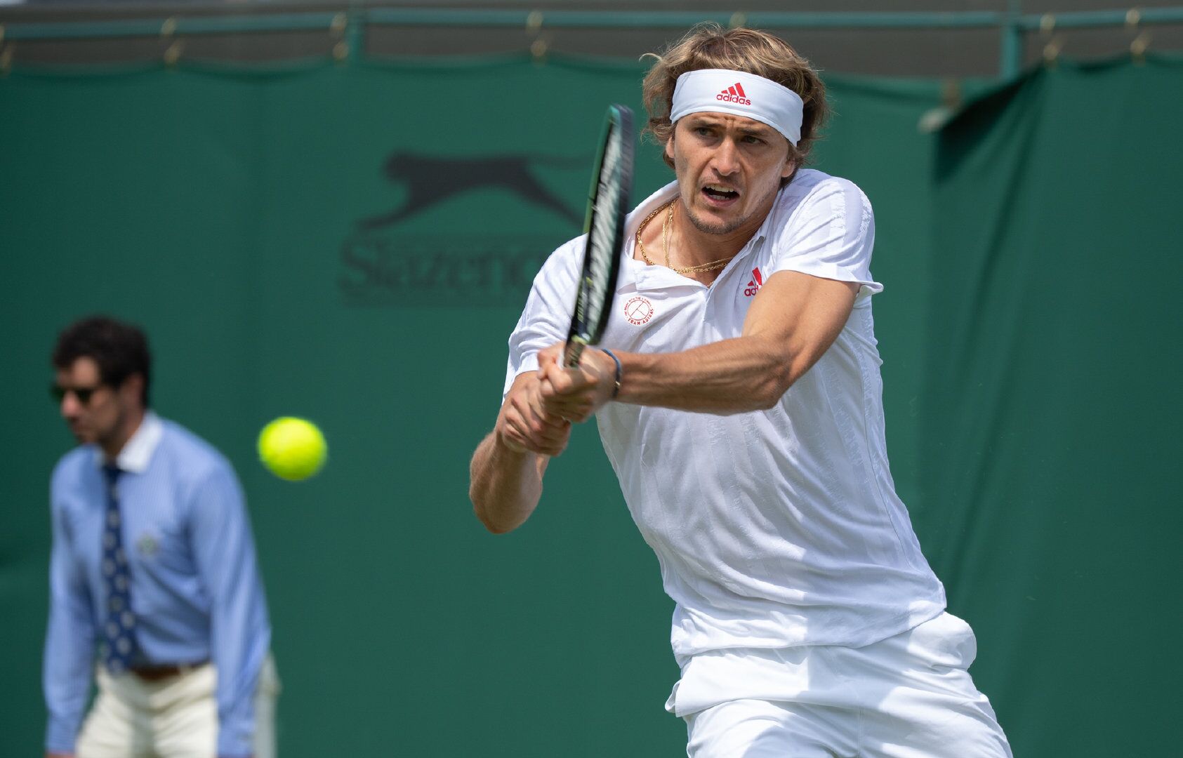 费德勒赛事官方发布突破纪录新规，加拿大队争议不断！的简单介绍